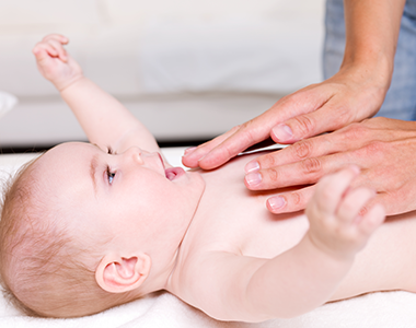 La bronchiolite : place du masseur-kinésithérapeute, nouvelles pratiques et surveillance du tout petit