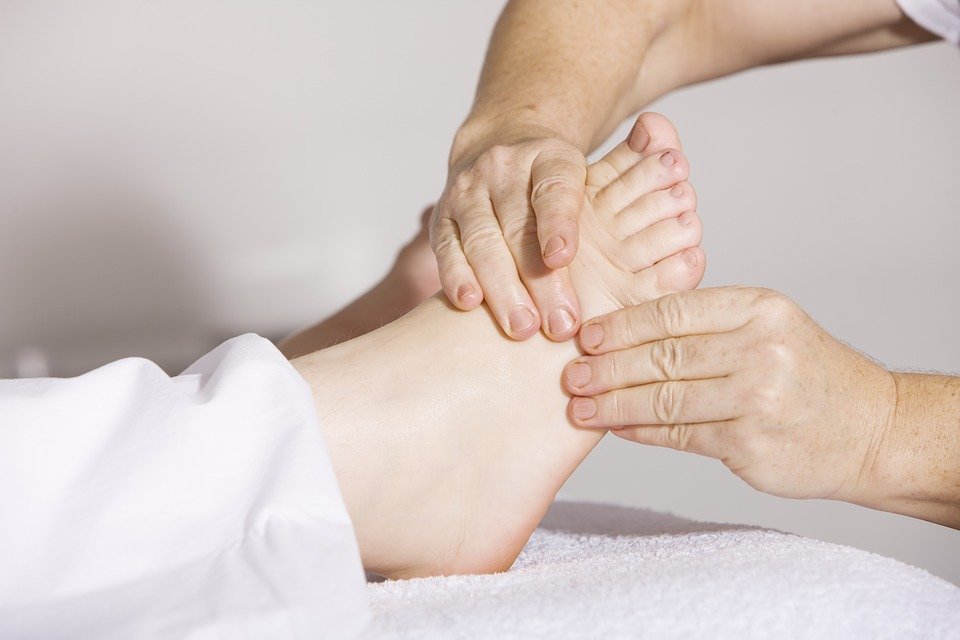 La rééducation et/ou le massage post-opératoire du pied : et si on se formait ?
